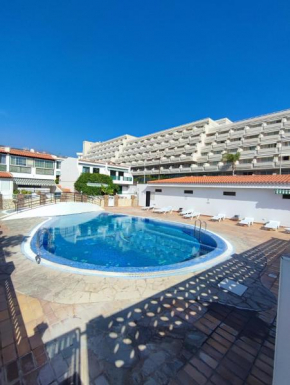 Agradable adosado con terraza y piscina